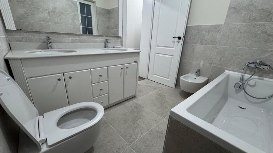 Duplex cu 5 camere cu Canalizare în Moșnița Nouă