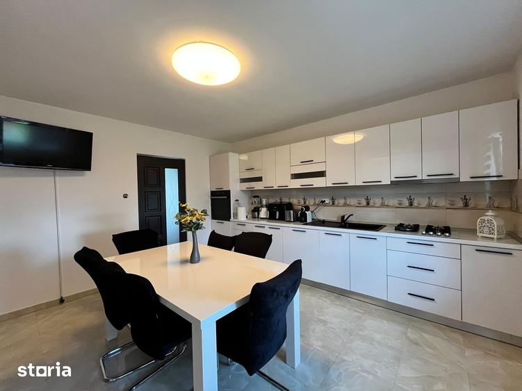 Casă cu 6 camere cu Teren 2200 Mp în Central