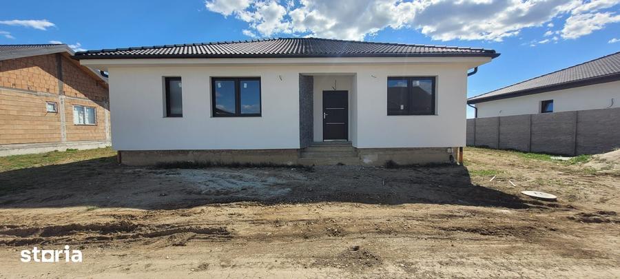 Casă cu 4 camere cu Teren 550 Mp în Lazuri