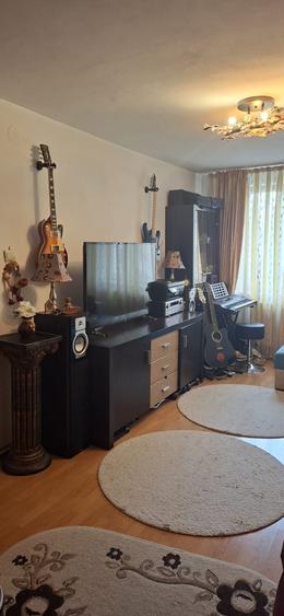 Apartament cu 2 camere semidecomandat în Colentina