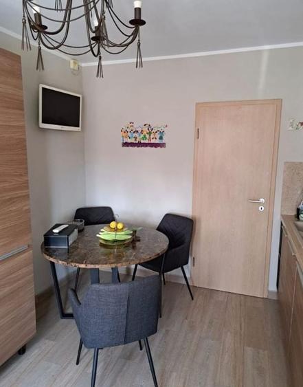 Apartament cu 4 camere semidecomandat în Calea Victoriei