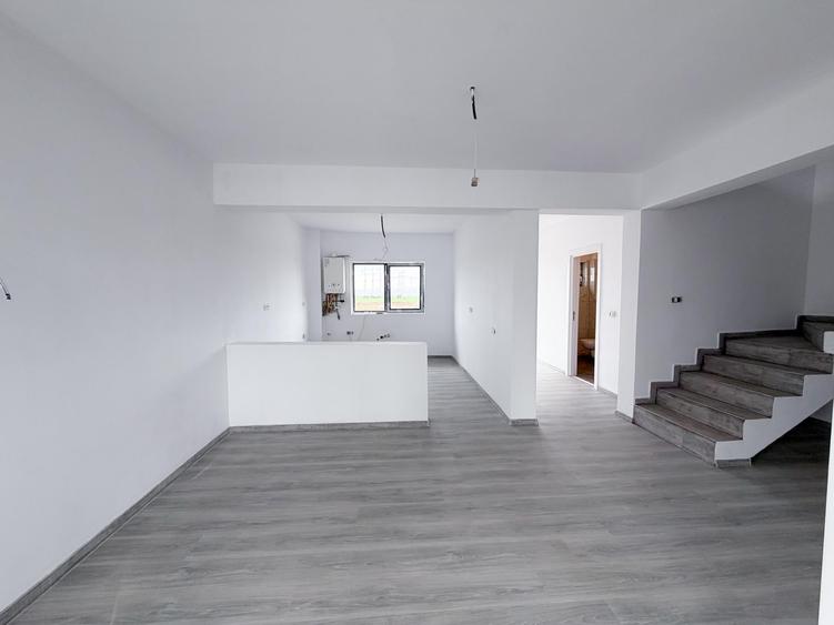 Duplex cu 4 camere cu Teren 258 Mp în Tărlungeni