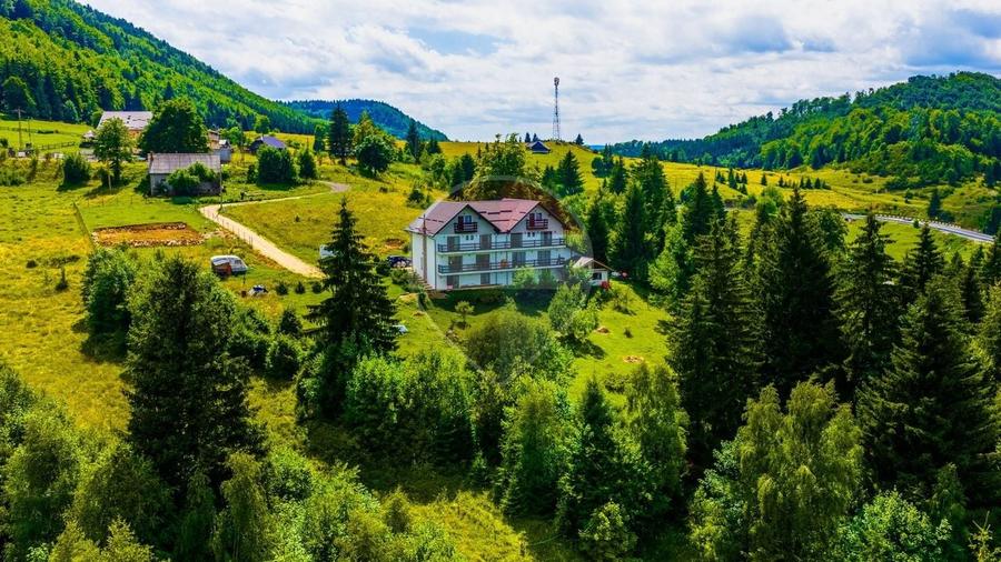 Hotel/Pensiune, de 408 mp, în Fundata