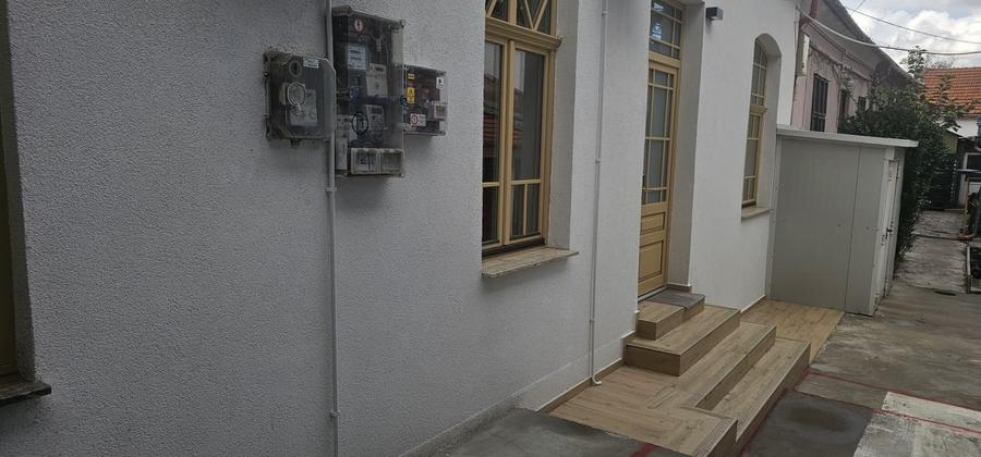 Casă individuală cu 3 camere cu Canalizare în Central