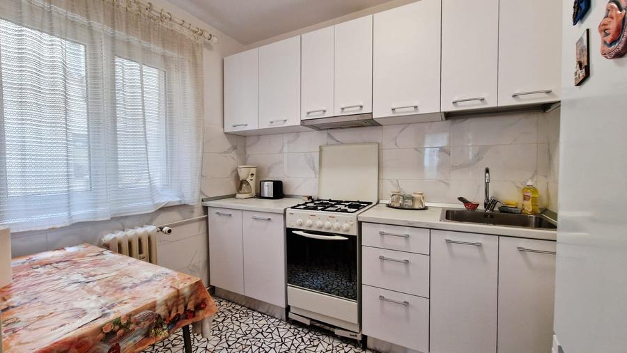 Apartament cu 3 camere decomandat, mobilat în Kiseleff