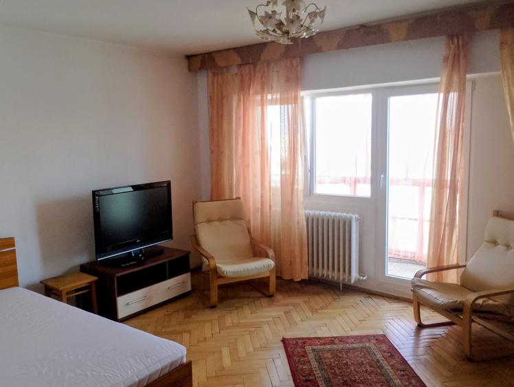 Garsonieră în Lunei