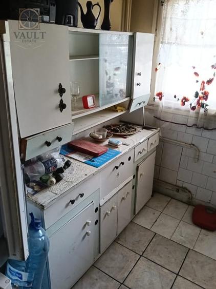 Apartament cu 3 camere semidecomandat în Titan