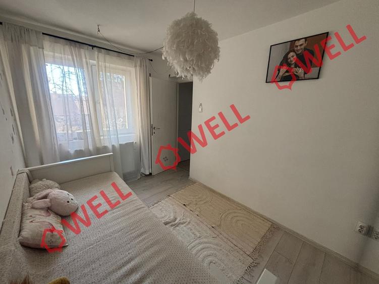 Apartament cu 3 camere semidecomandat în Ciucului