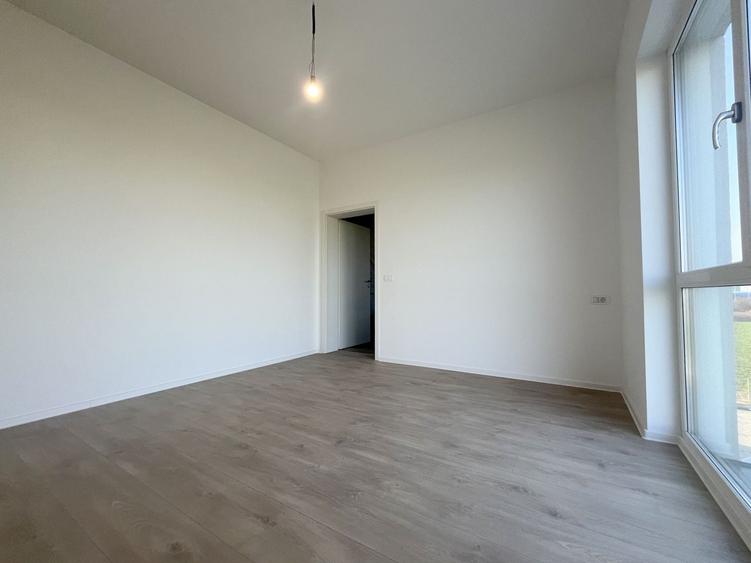 Apartament cu 3 camere decomandat în Torontalului
