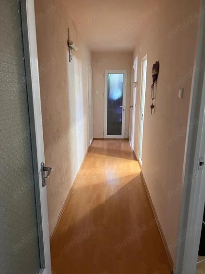 Apartament cu 4 camere decomandat, mobilat în Central