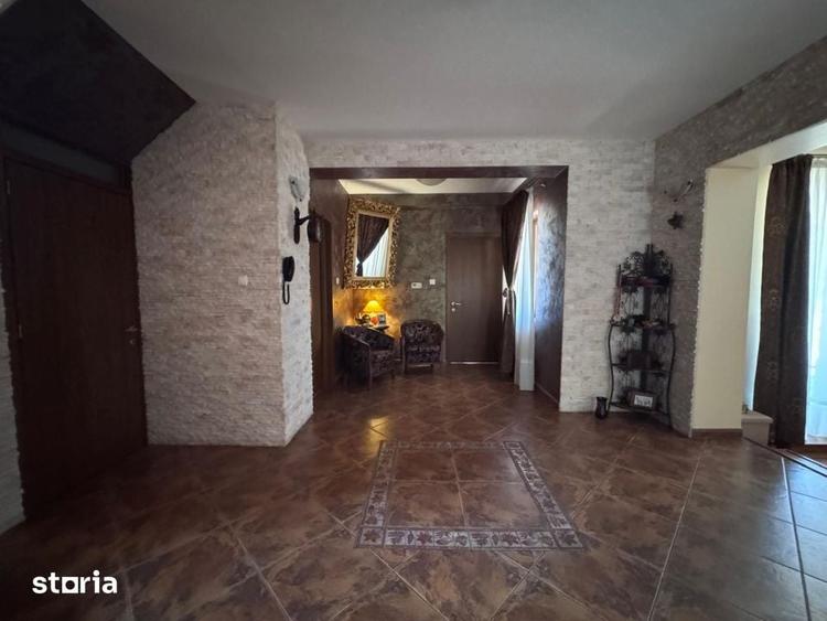 Casă cu 6 camere cu Teren 585 Mp în Bordei