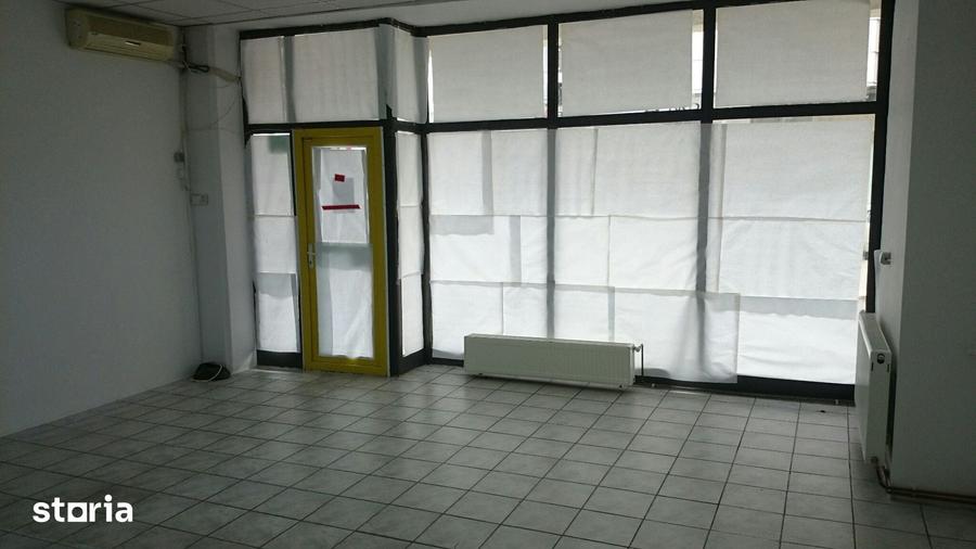 Spațiu comercial, de 70 mp, în Podu Roș