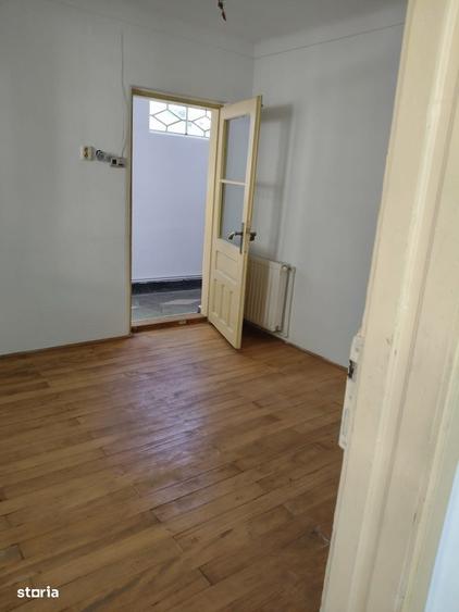 Casă cu 3 camere în 23 August