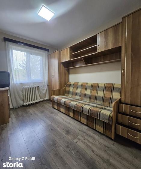 Apartament cu 3 camere semidecomandat în Nufărul