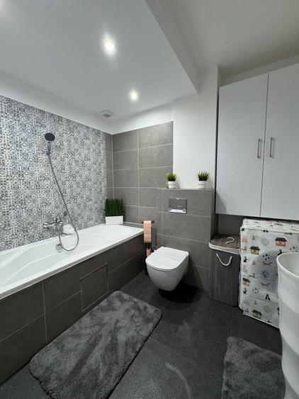Apartament cu 3 camere decomandat în Românești