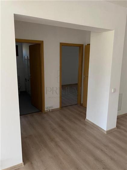 Apartament cu 3 camere semidecomandat în Giroc