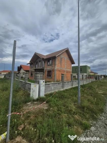 Casă cu 5 camere cu Teren 500 Mp în Central