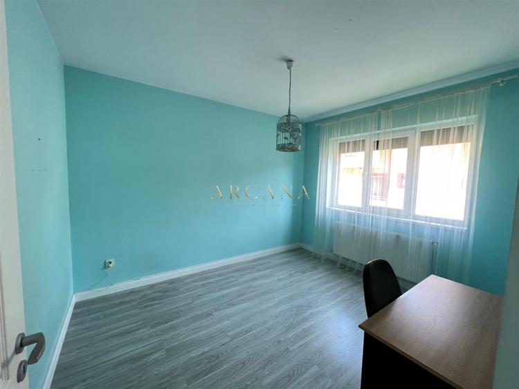 Apartament cu 4 camere semidecomandat în Iris