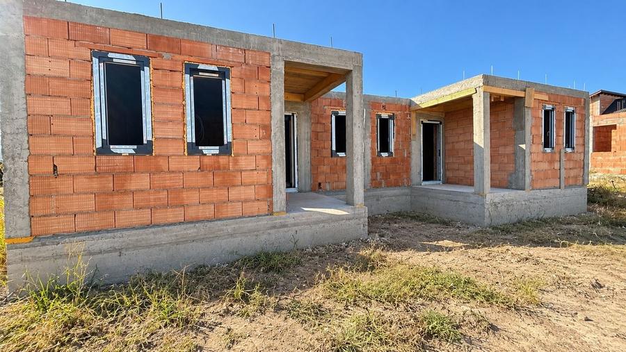 Duplex cu 3 camere cu Canalizare în Săcălaz
