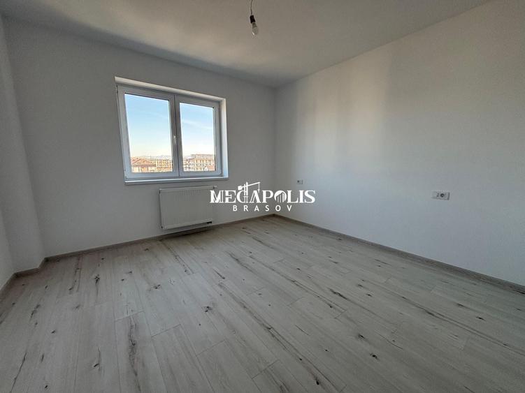 Apartament cu 3 camere decomandat în Tractorul