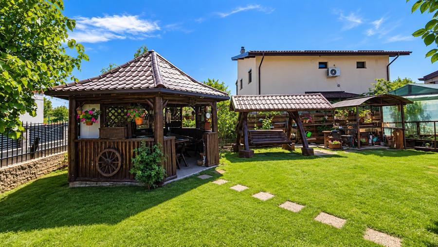 Casă individuală cu 5 camere cu Garaj în Ștefăneștii de Jos
