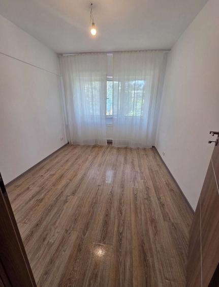 Apartament cu 4 camere decomandat, mobilat în Doamna Ghica