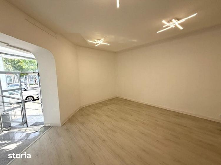 Spațiu comercial, de 77 mp, în Central