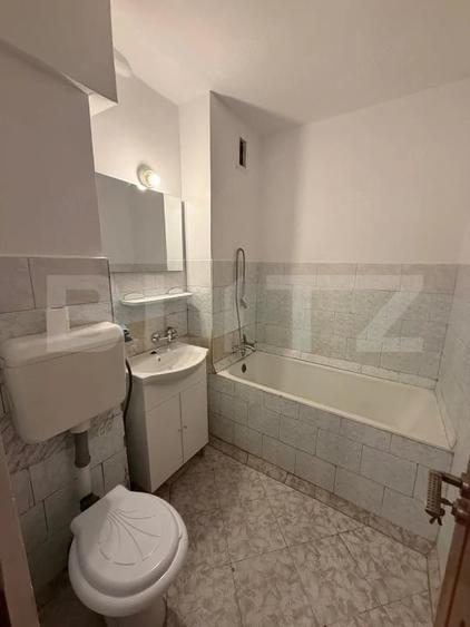 Apartament cu 2 camere semidecomandat în Republicii