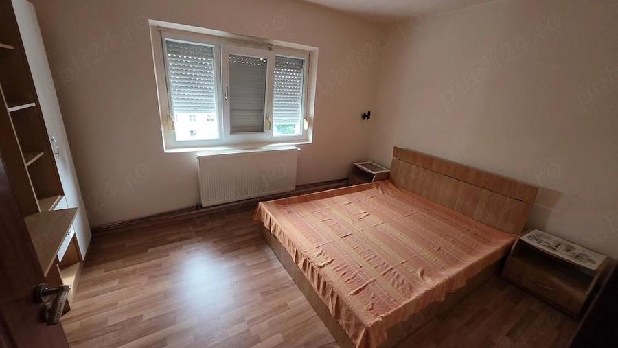 Apartament cu 3 camere semidecomandat, mobilat în Central
