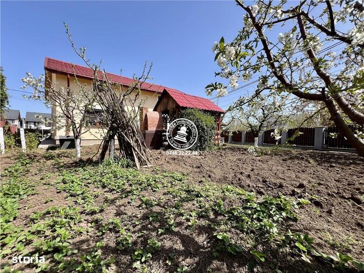 Casă cu 4 camere în Valea Adâncă