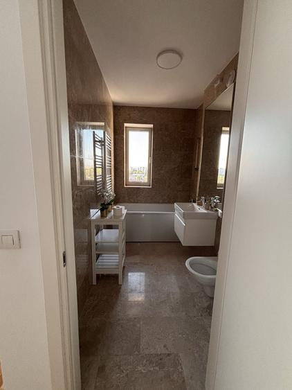 Apartament cu 3 camere semidecomandat în Herăstrău