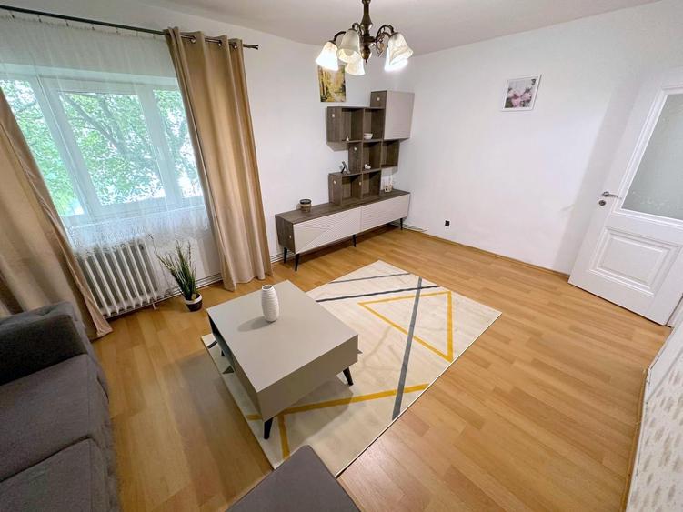 Apartament cu 3 camere decomandat, mobilat în Mărăști