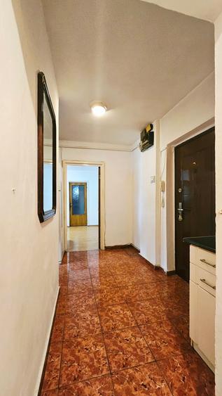 Apartament cu 3 camere semidecomandat, mobilat în Iancului