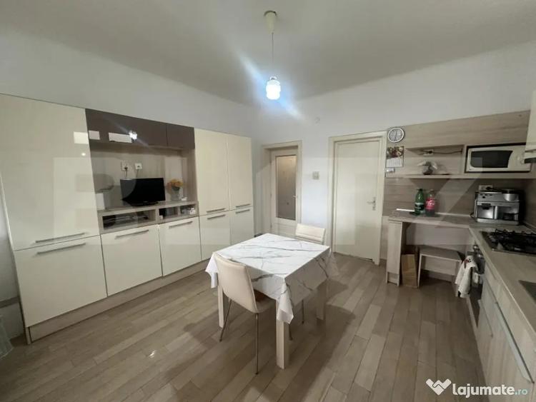 Apartament cu 4 camere decomandat în Central