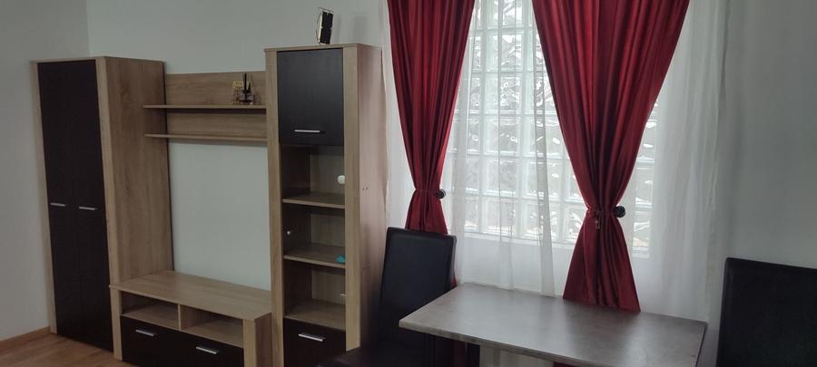 Garsonieră decomandată în Central