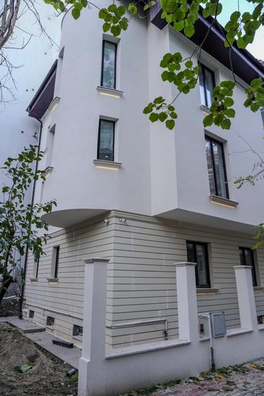 Casă individuală cu 6 camere cu Teren 185 Mp în Kiseleff