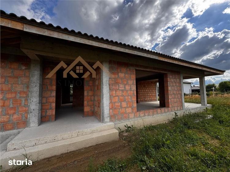 Casă cu 4 camere cu Teren 750 Mp în Groși