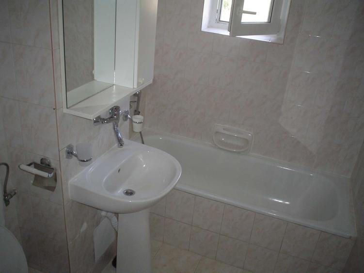 inchiriez apartament 2 camere ,decomandat, amenajat, etajul 2 - 6