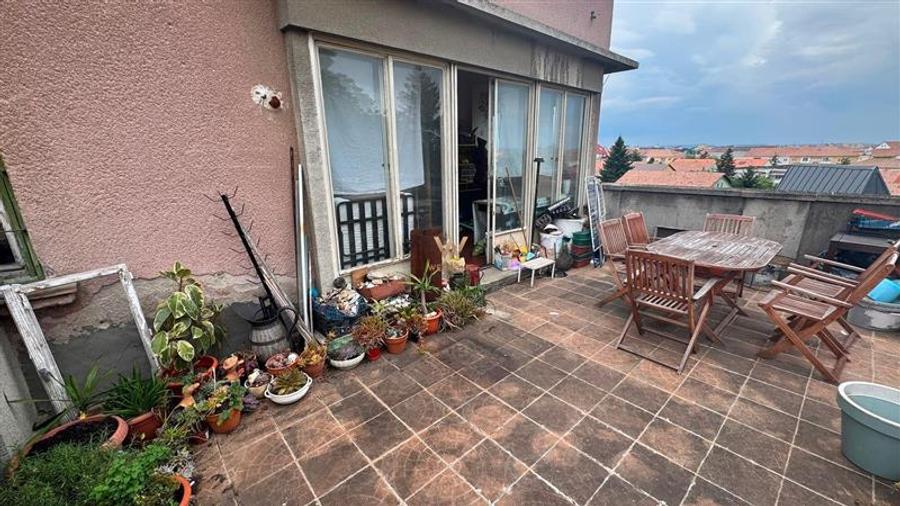 Apartament cu 5 camere decomandat în Sub Arini