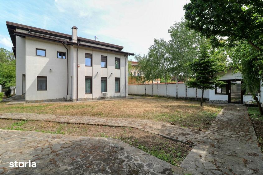 Casă cu 7 camere cu Canalizare în Brănești