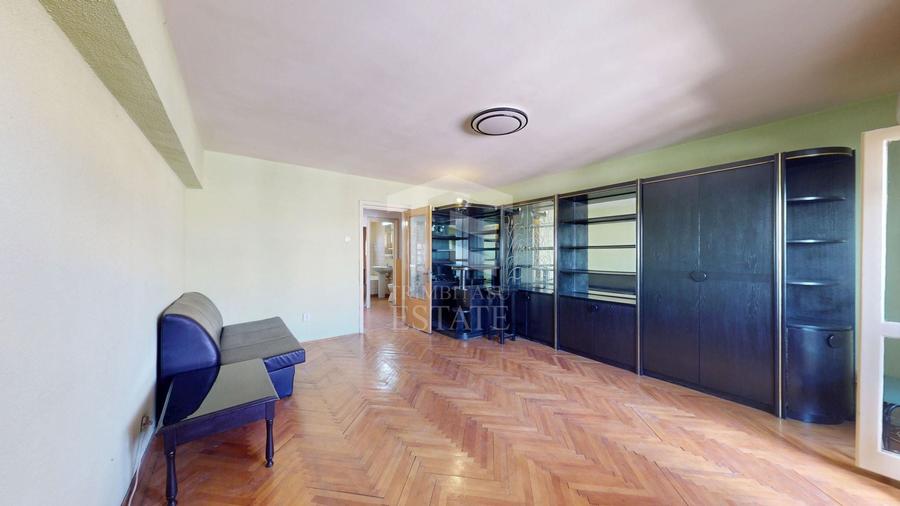 Apartament cu 3 camere decomandat, mobilat în Decebal