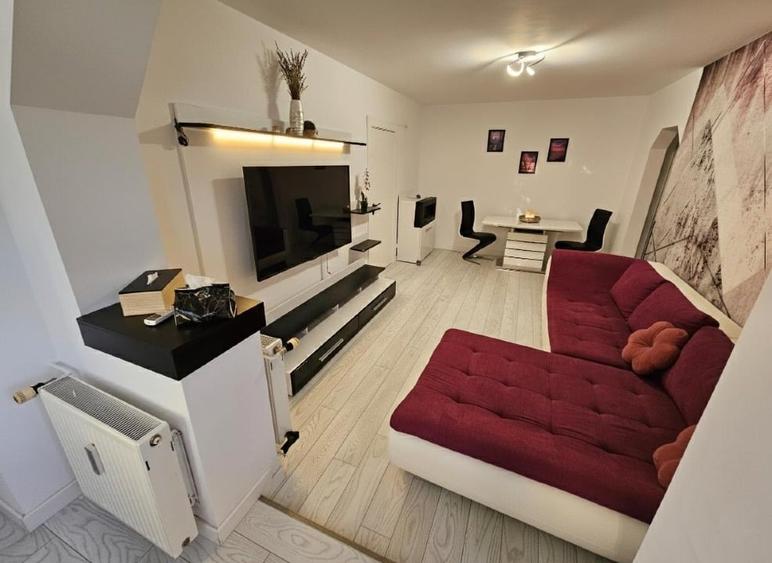 Apartament cu 3 camere semidecomandat în Titan