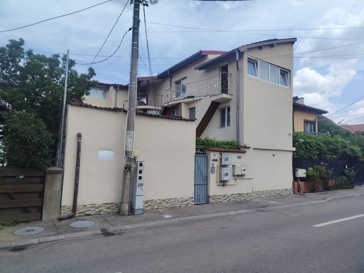Duplex cu 5 camere cu Canalizare în Valea Rosie