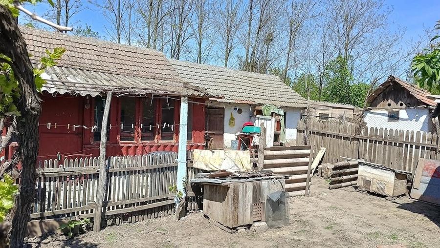 Casă cu 4 camere cu Teren 1350 Mp în Gheorghe Lazăr