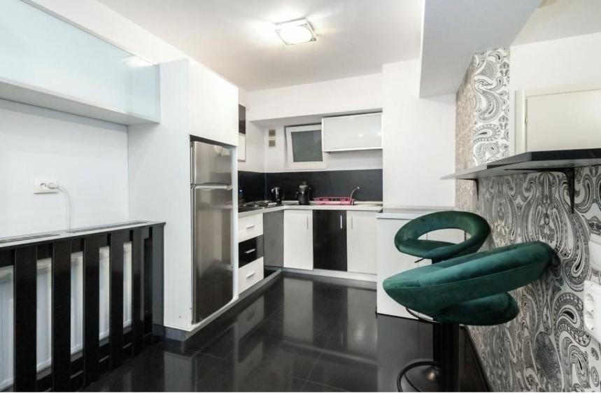 Apartament cu 2 camere, mobilat în P-ța Alba Iulia