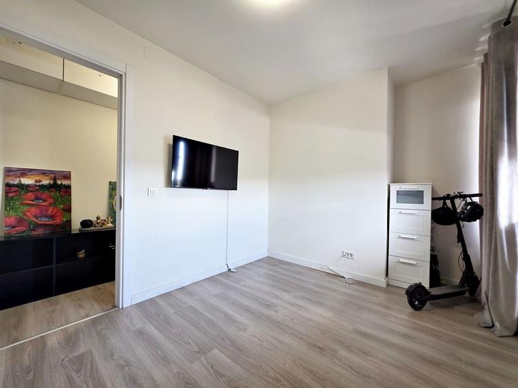 Apartament cu 3 camere semidecomandat, mobilat în Central