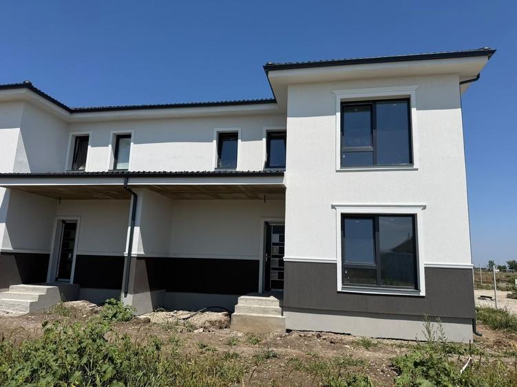 Duplex cu 4 camere cu Canalizare în Șura Mică