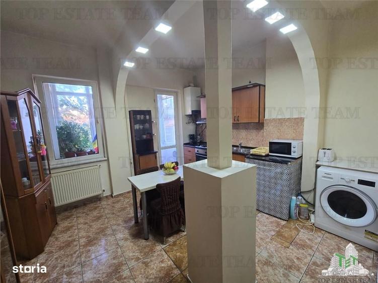 Apartament cu 4 camere decomandat, mobilat în Central