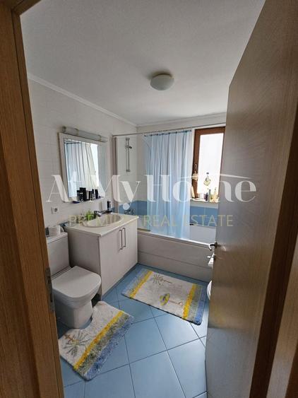 Duplex cu 6 camere cu Piscina în Iancu Nicolae