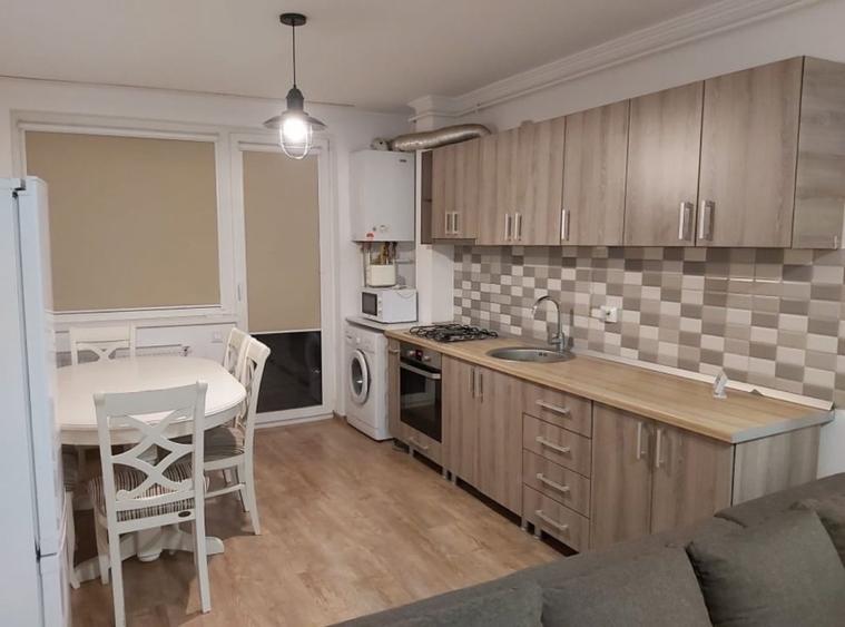 Apartament cu 3 camere semidecomandat, mobilat în Florești — fotografia 1